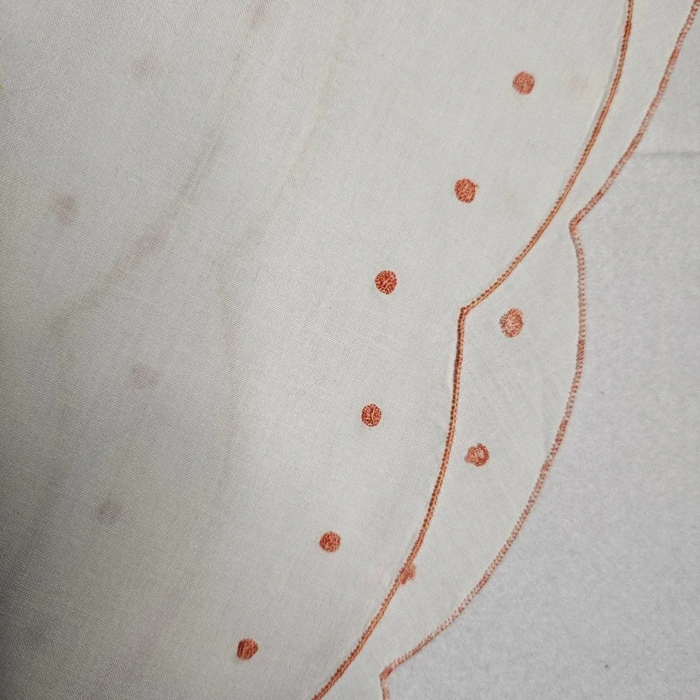 Vintage Round White Tablecloth Scalloped Edge‎ Floral Embroidery 64 Inch Cottage